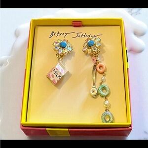 BETSEY JOHNSON “RISE AND SHINE” EARRINGS!! L@@K
